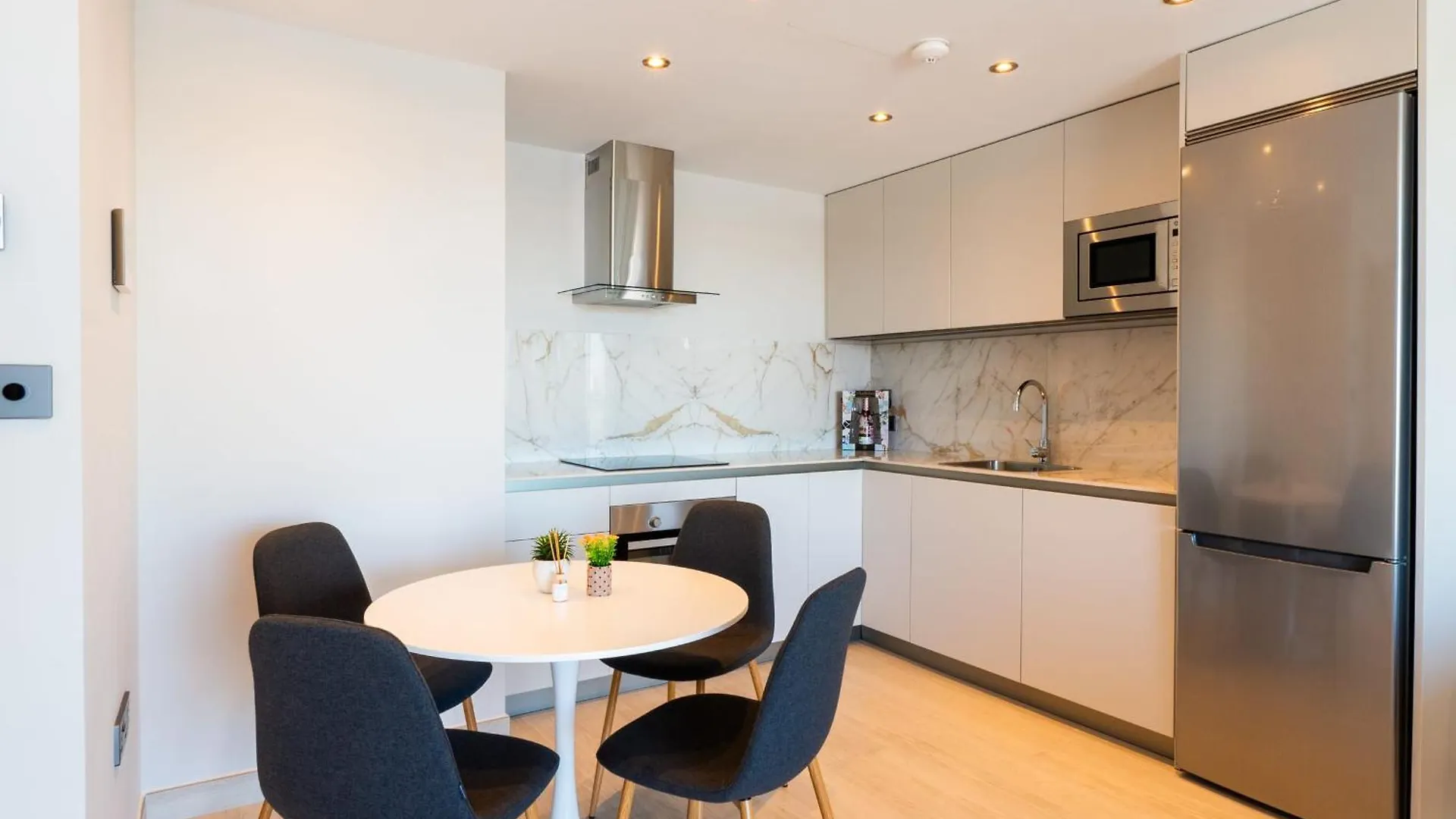 Marina Club Luxury-Hosted By Sweetstay Gibraltar Apartment