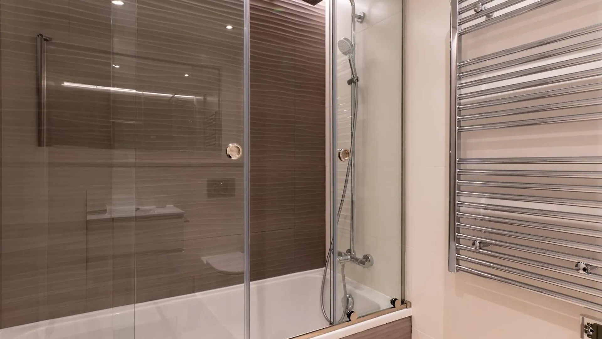Marina Club Luxury-Hosted By Sweetstay Gibraltar Apartment