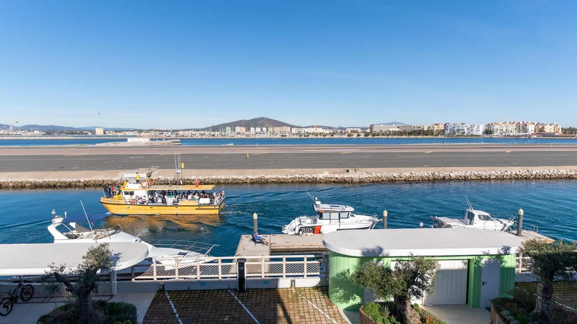 Marina Club Luxury-Hosted By Sweetstay Gibraltar Apartment